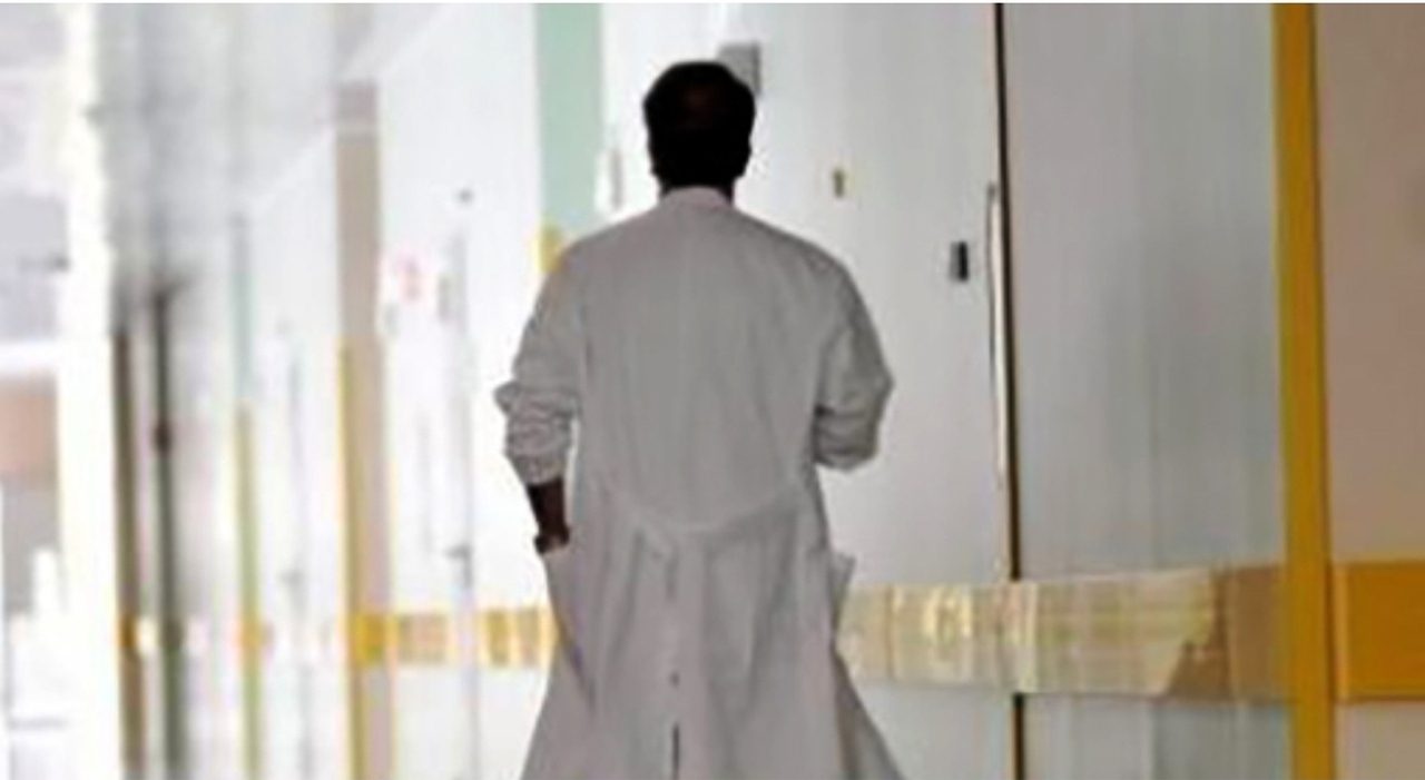 Medico gettonista oltre i 70 anni guadagna 35mila euro in un mese negli ospedali di Frosinone