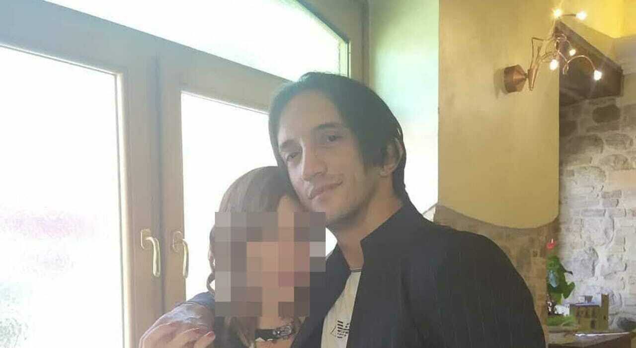 Muore a 43 anni il professore Alessio Rotunno dopo il malore in classe davanti agli studenti