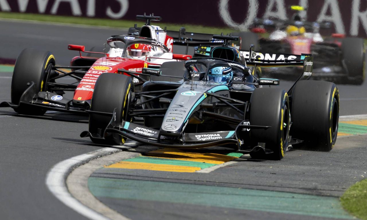 Gp Australia, Russell vince a Melbourne e guida la doppietta Mercedes davanti alle Ferrari