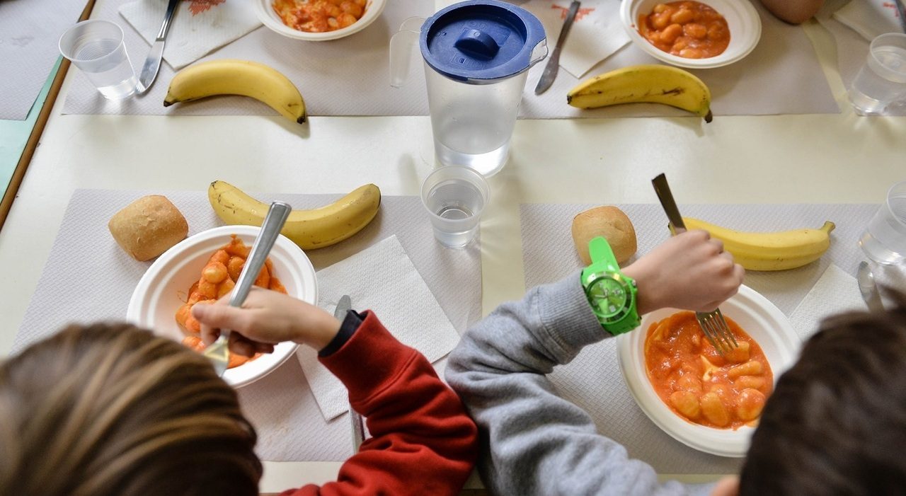 Bambina trova un uncino nell