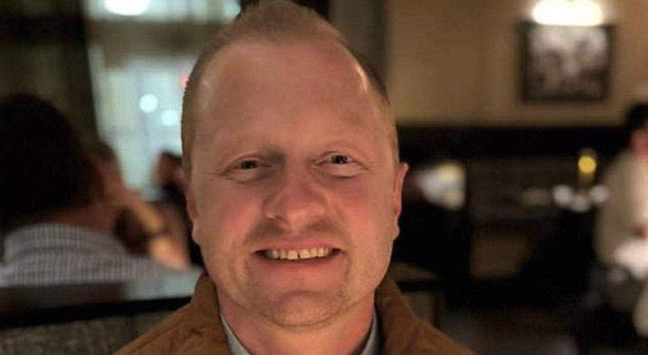 Professore investito da uno studente durante uno scherzo a Gainesville muore Jason Hughes Professore investito da uno studente durante uno scherzo a Gainesville muore Jason Hughes