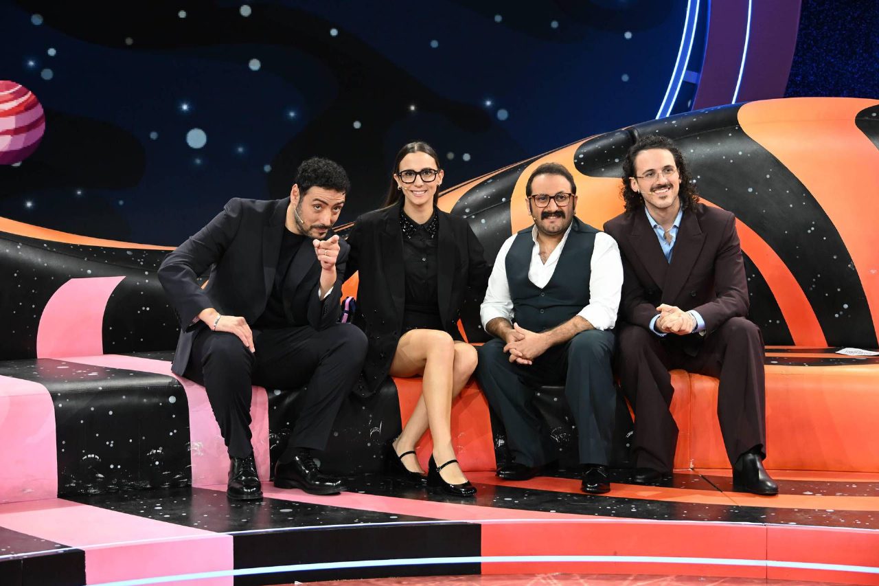 Stasera a letto tardi torna su Rai 2 con i The Jackal e ospiti Elettra Lamborghini e Clementino