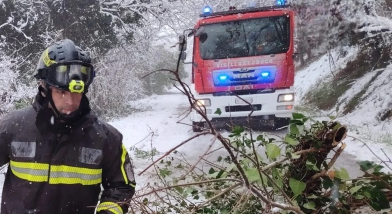 Varzo, Suv sfonda il guardrail durante la bufera e finisce contro una casa morto Francesco Roncoroni Varzo, Suv sfonda il guardrail durante la bufera e finisce contro una casa morto Francesco Roncoroni