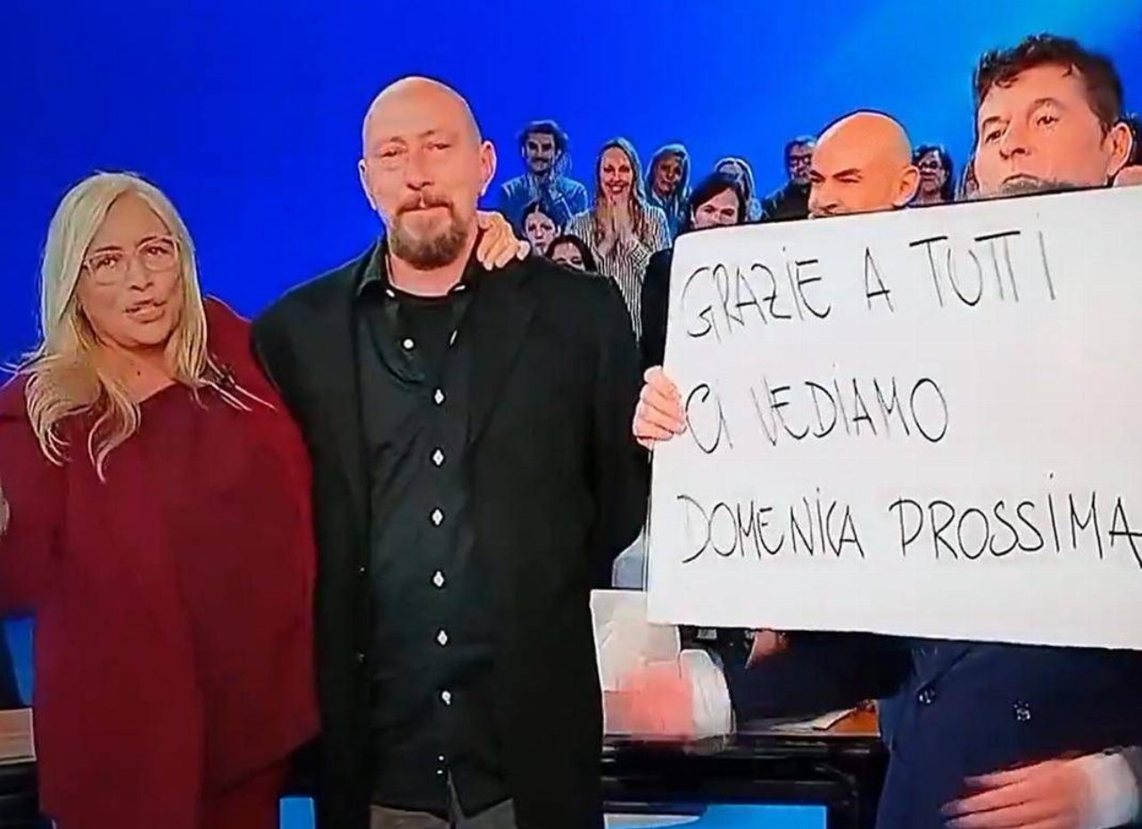 Domenica In, Mara Venier rimprovera Teo Mammucari in diretta Domenica In, Mara Venier rimprovera Teo Mammucari in diretta