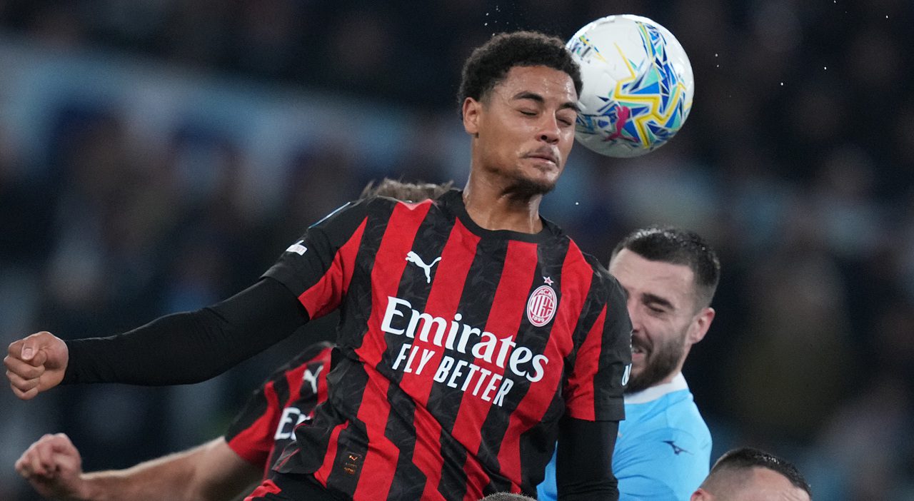 Lazio-Milan 1-0, pagelle rossonere. Leao delude e protesta per il cambio, Estupinan in difficoltà Lazio-Milan 1-0, pagelle rossonere. Leao delude e protesta per il cambio, Estupinan in difficoltà