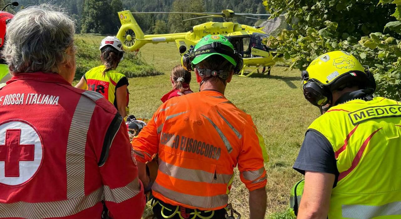 Scontro nella galleria Fara tra auto e betoniera, traffico bloccato in Valcellina