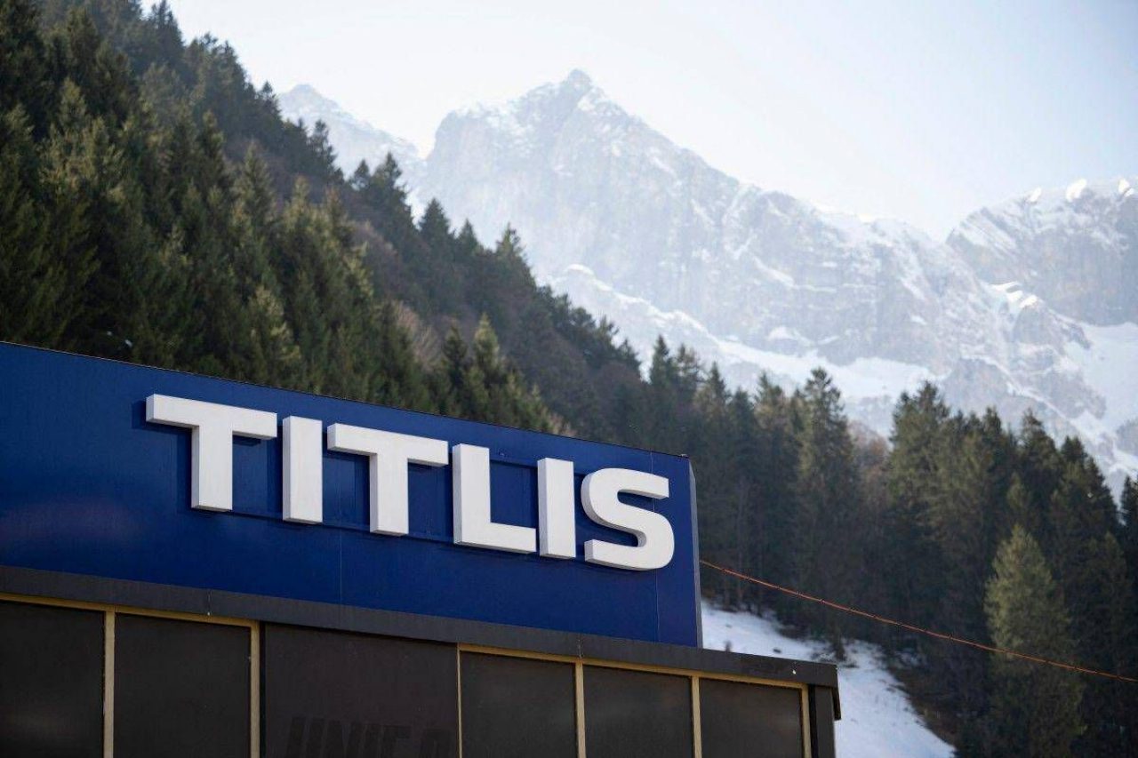 Svizzera, cabinovia precipita a Engelberg per il vento forte