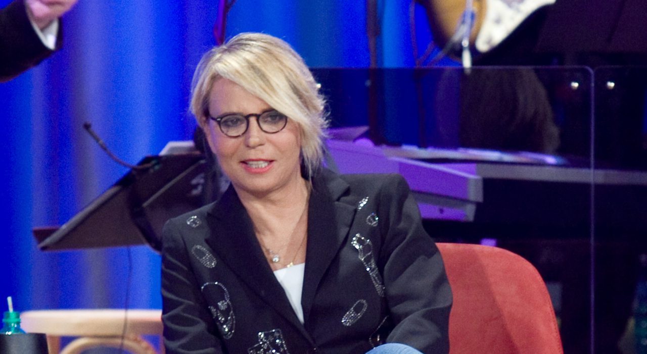 Uomini e Donne, Sara Gaudenzi mette alle strette i corteggiatori e due protagonisti del Trono Over lasciano insieme Uomini e Donne, Sara Gaudenzi mette alle strette i corteggiatori e due protagonisti del Trono Over lasciano insieme