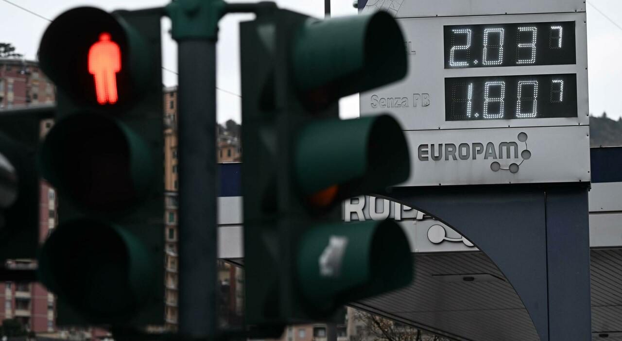 Carburanti, benzina in calo ma diesel ai massimi e gas sempre più caro Carburanti, benzina in calo ma diesel ai massimi e gas sempre più caro