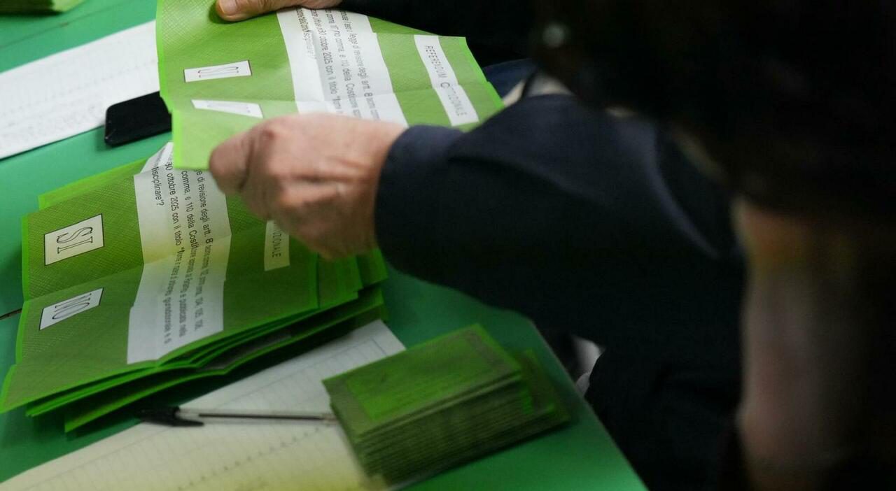 Catanzaro, foto alla scheda del referendum: voto annullato e due denunce Catanzaro, foto alla scheda del referendum: voto annullato e due denunce
