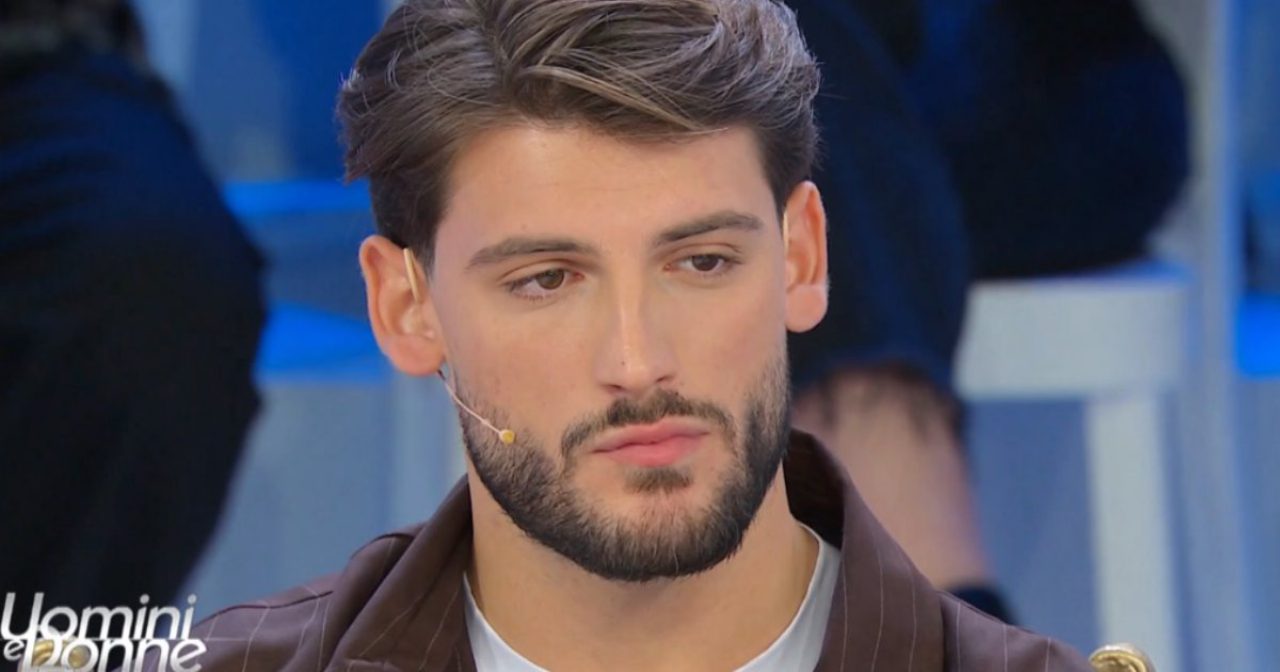 Uomini e Donne, tensioni in studio tra Ciro e le corteggiatrici Uomini e Donne, tensioni in studio tra Ciro e le corteggiatrici