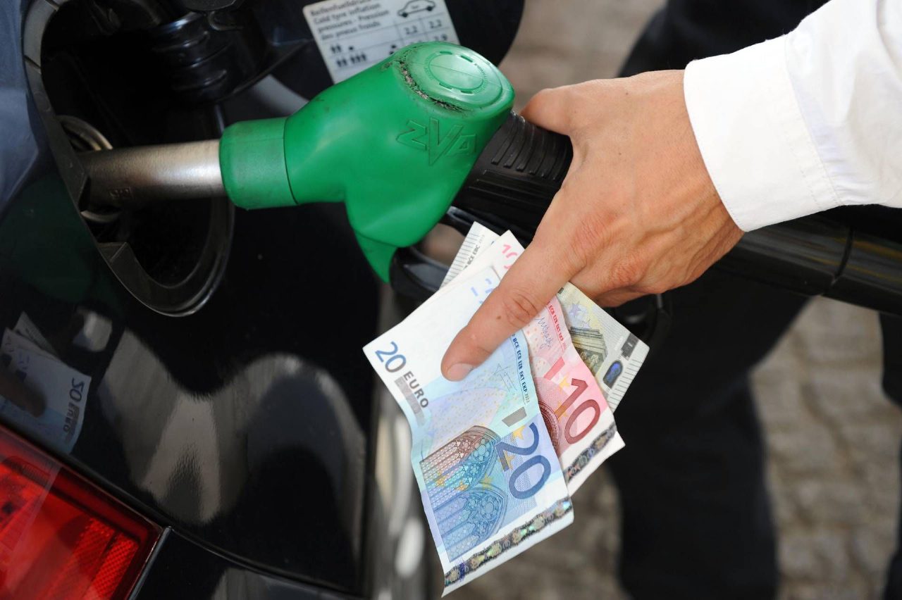 Carburanti in aumento, il gasolio torna sopra i due euro al litro Carburanti in aumento, il gasolio torna sopra i due euro al litro