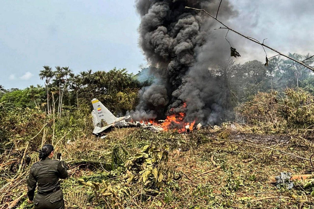 Colombia, aereo militare precipita dopo il decollo 80 soldati morti