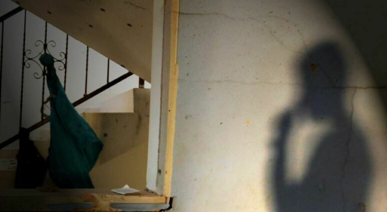 Arrestati una madre e un anziano per abusi su una bambina nel Salento