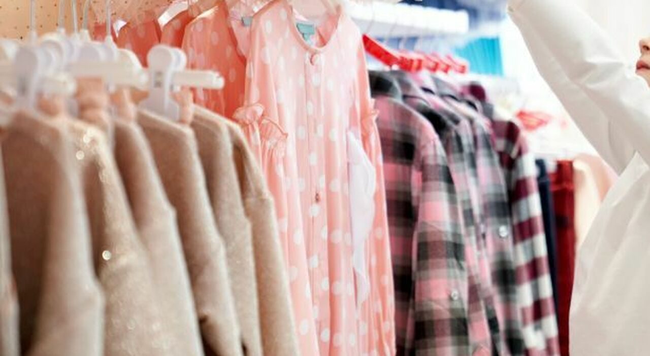 Piombo nei vestiti per bambini, allarme sul fast fashion e sui colori più rischiosi