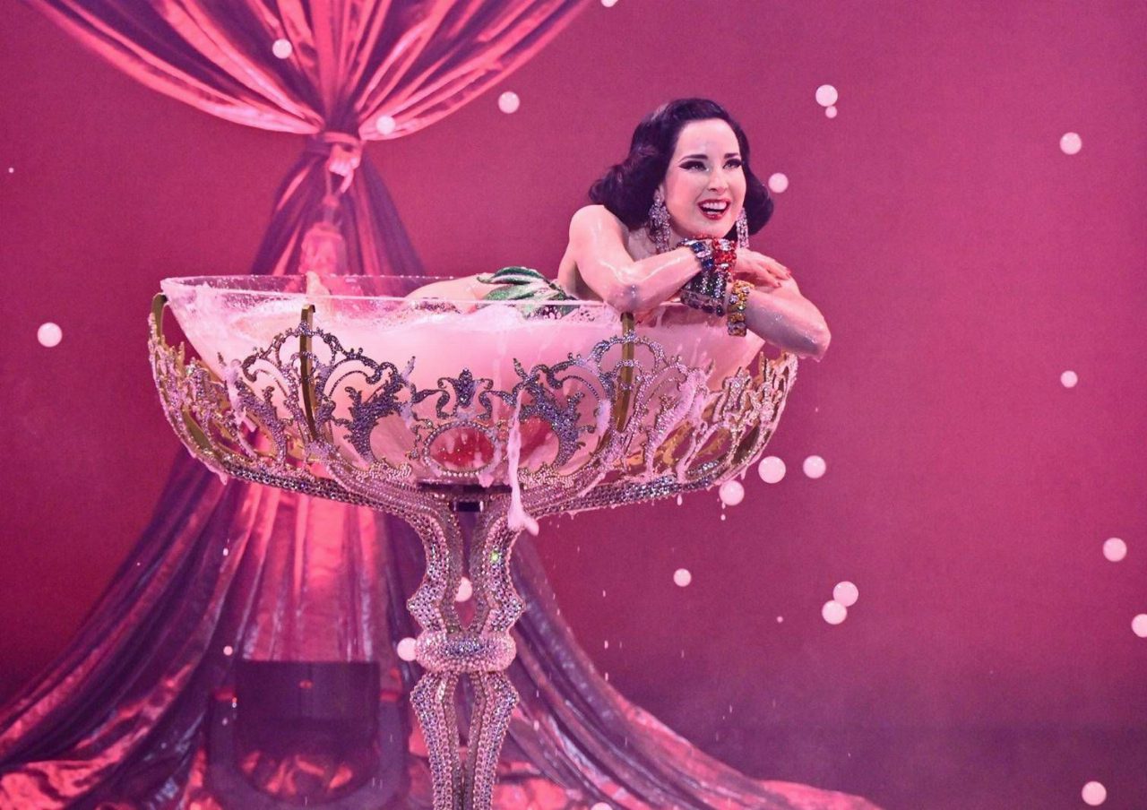 Dita Von Teese torna in Italia con Nocturnelle e rilancia il burlesque