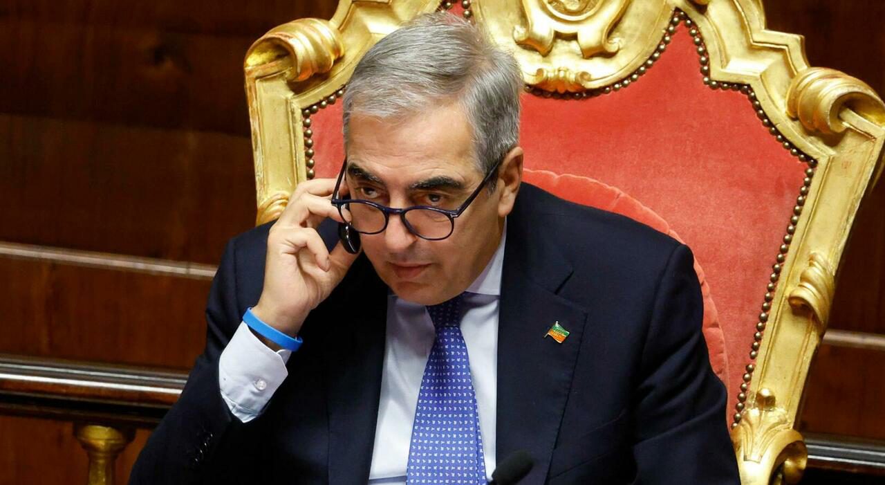 Gasparri lascia la guida dei senatori Forza Italia, pressing interno dopo il referendum