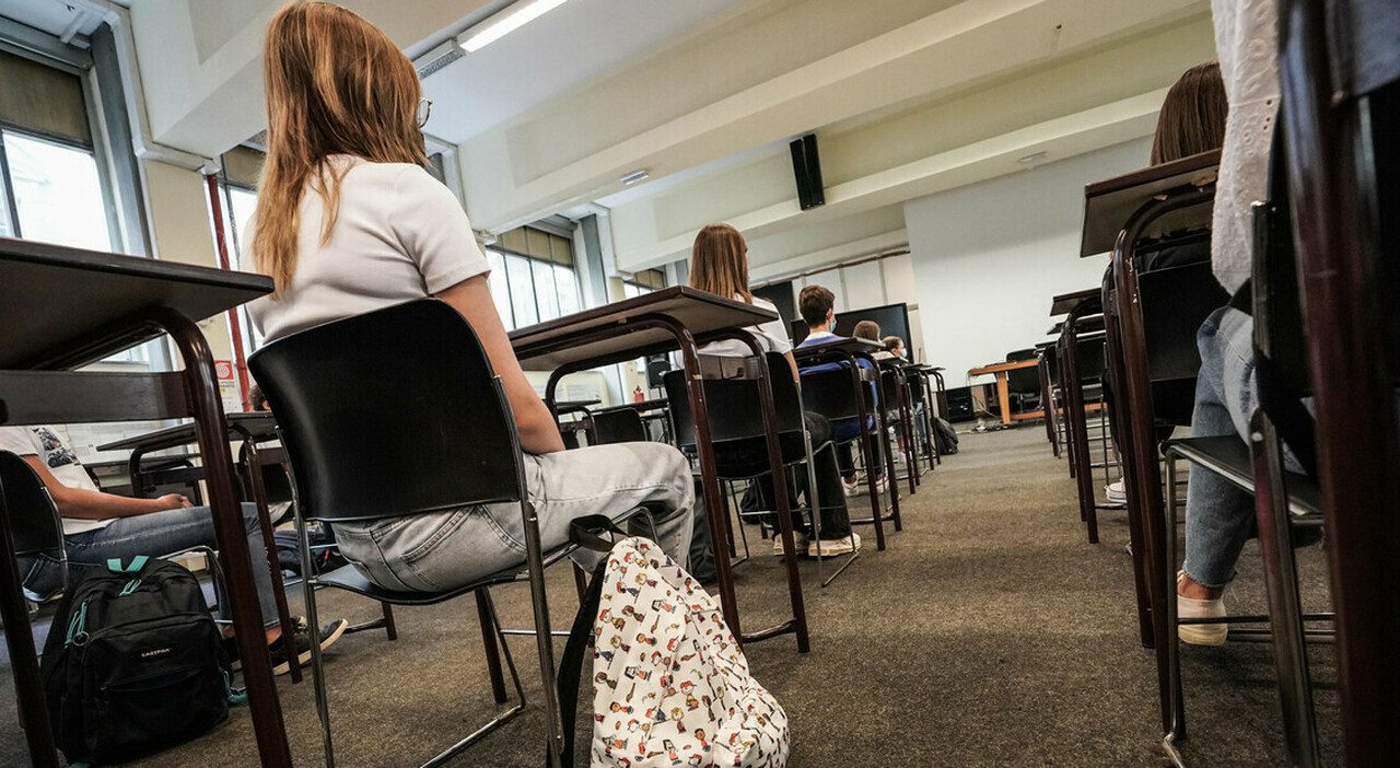 Professore sospeso nel Novarese per molestie su studenti minorenni