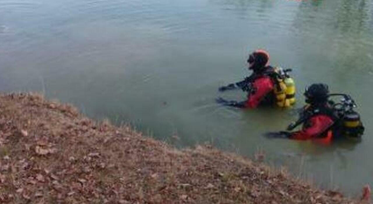 Rovigo, donna e bimbo trovati morti in un laghetto artificiale