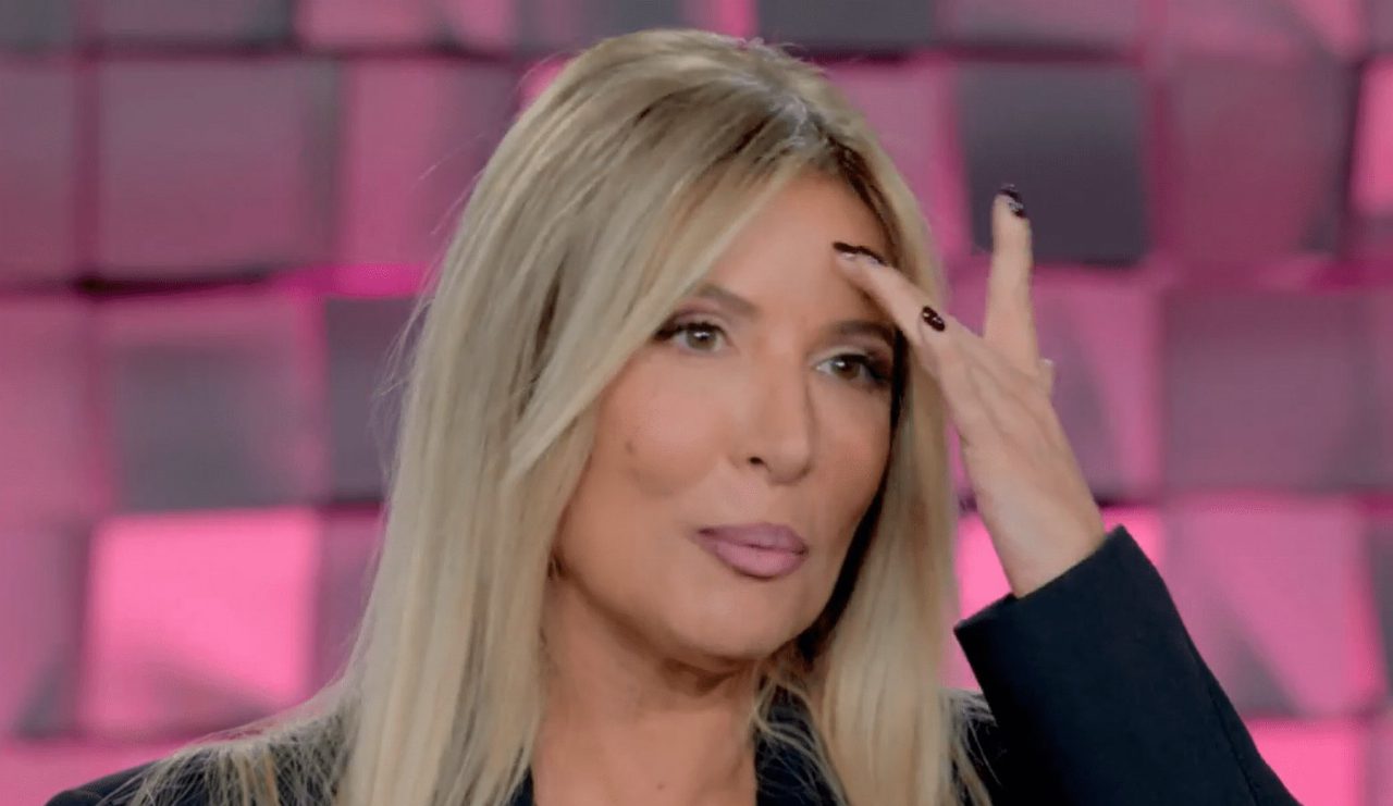 Selvaggia Lucarelli rinvia le nozze con Lorenzo Biagiarelli al 2027