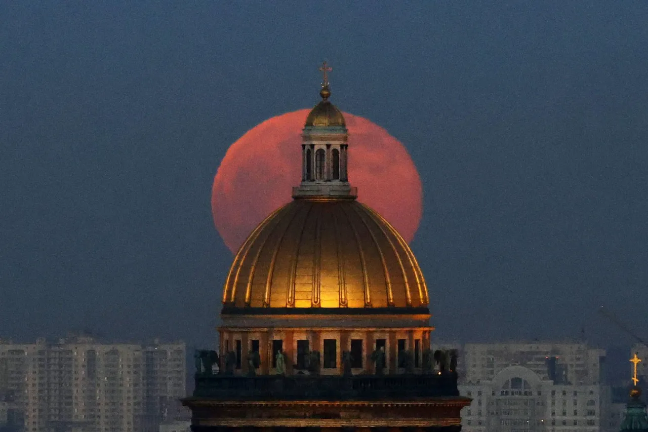 Luna piena del 2 aprile 2026 perché si chiama rosa e che colore vedremo davvero