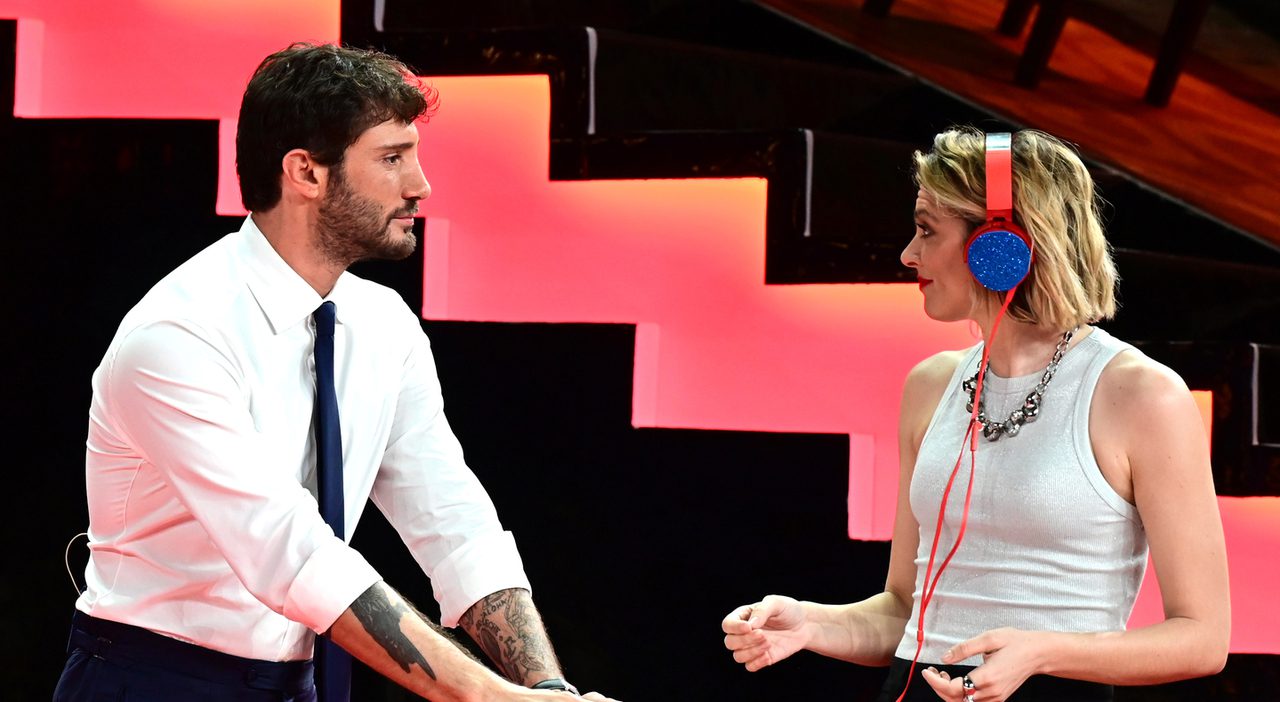 Stefano De Martino e Brenda Lodigiani, incontro dopo il concerto di Rosalía