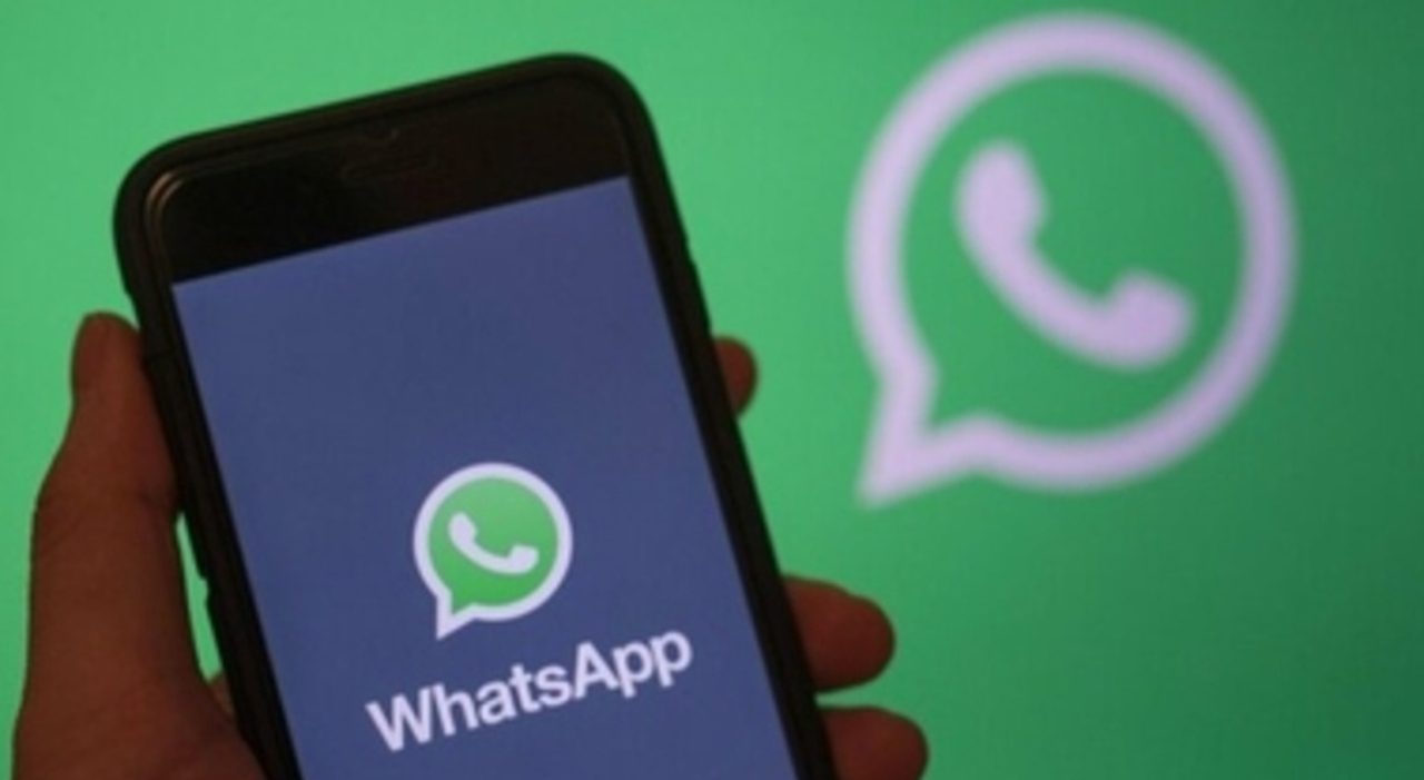 WhatsApp scopre app falsa creata in Italia, 200 utenti spiati