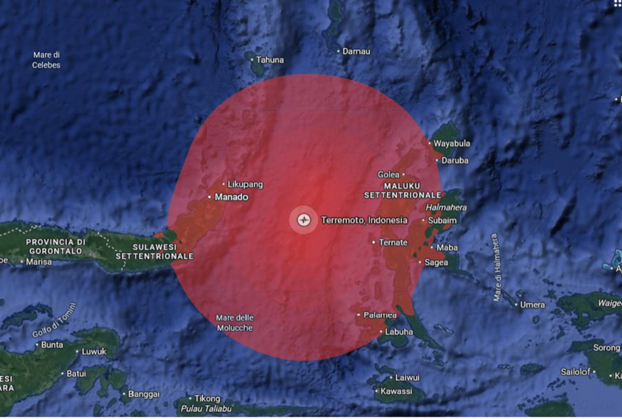 Terremoto in Indonesia, scossa di magnitudo 7,4 nel Mare delle Molucche: un morto e un ferito