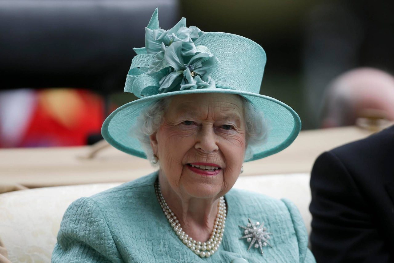 Elisabetta II, il lato privato tra musica e risate a Windsor