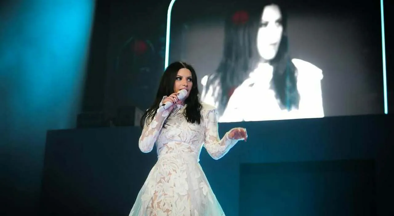 Laura Pausini ferma un fan ubriaco a Madrid durante il concerto