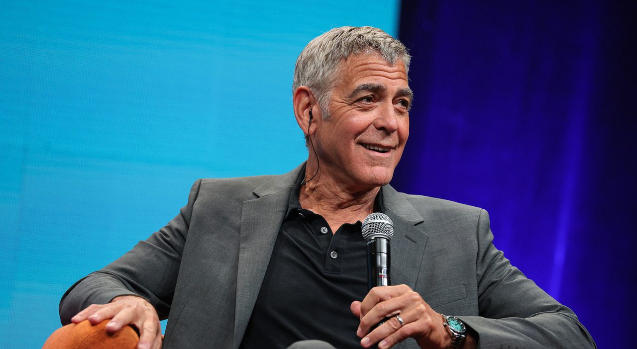 George Clooney attacca Trump e racconta la povertà davanti agli studenti di Cuneo George Clooney attacca Trump e racconta la povertà davanti agli studenti di Cuneo