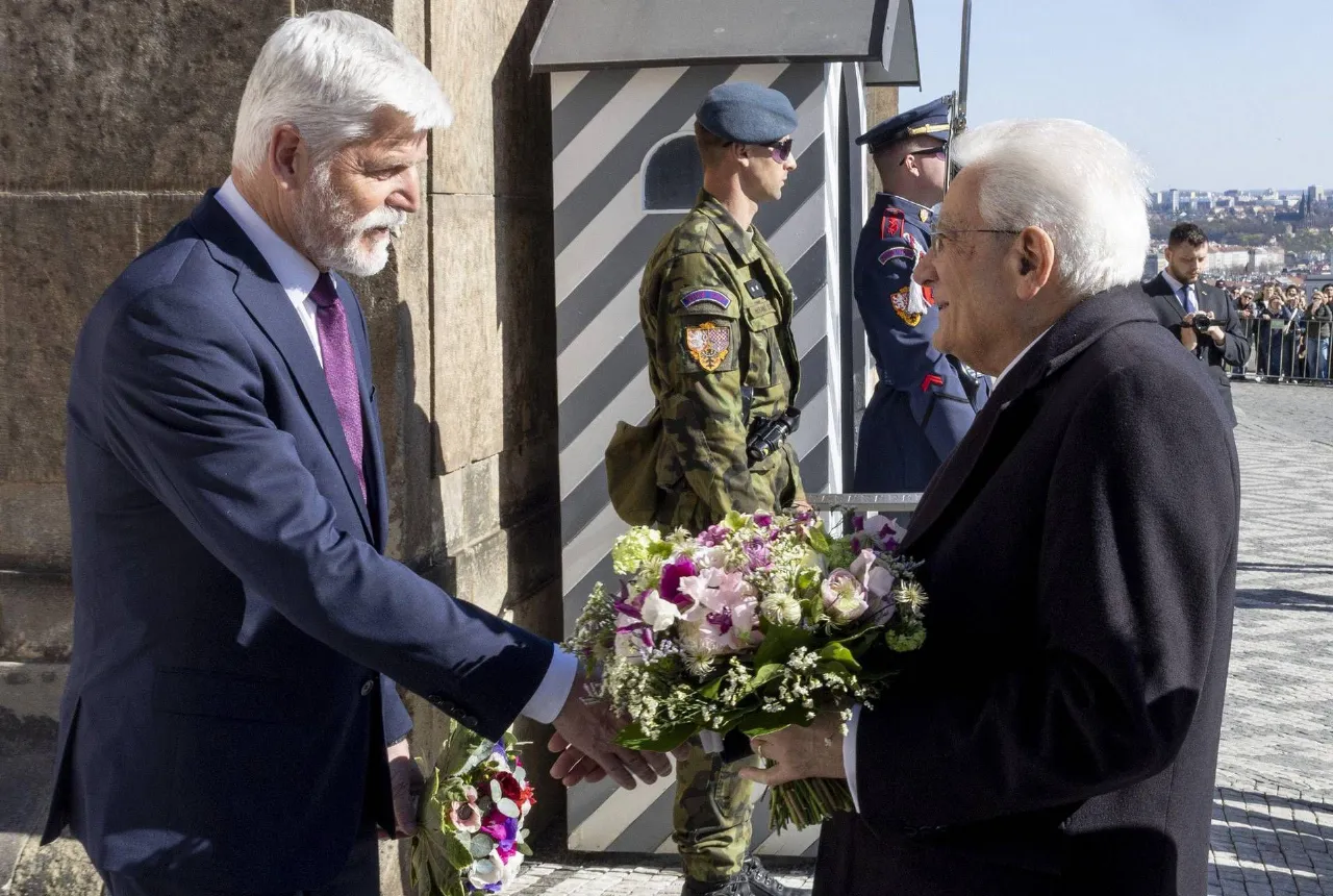 Mattarella denuncia i bombardamenti in Libano e ribadisce il ruolo della Nato