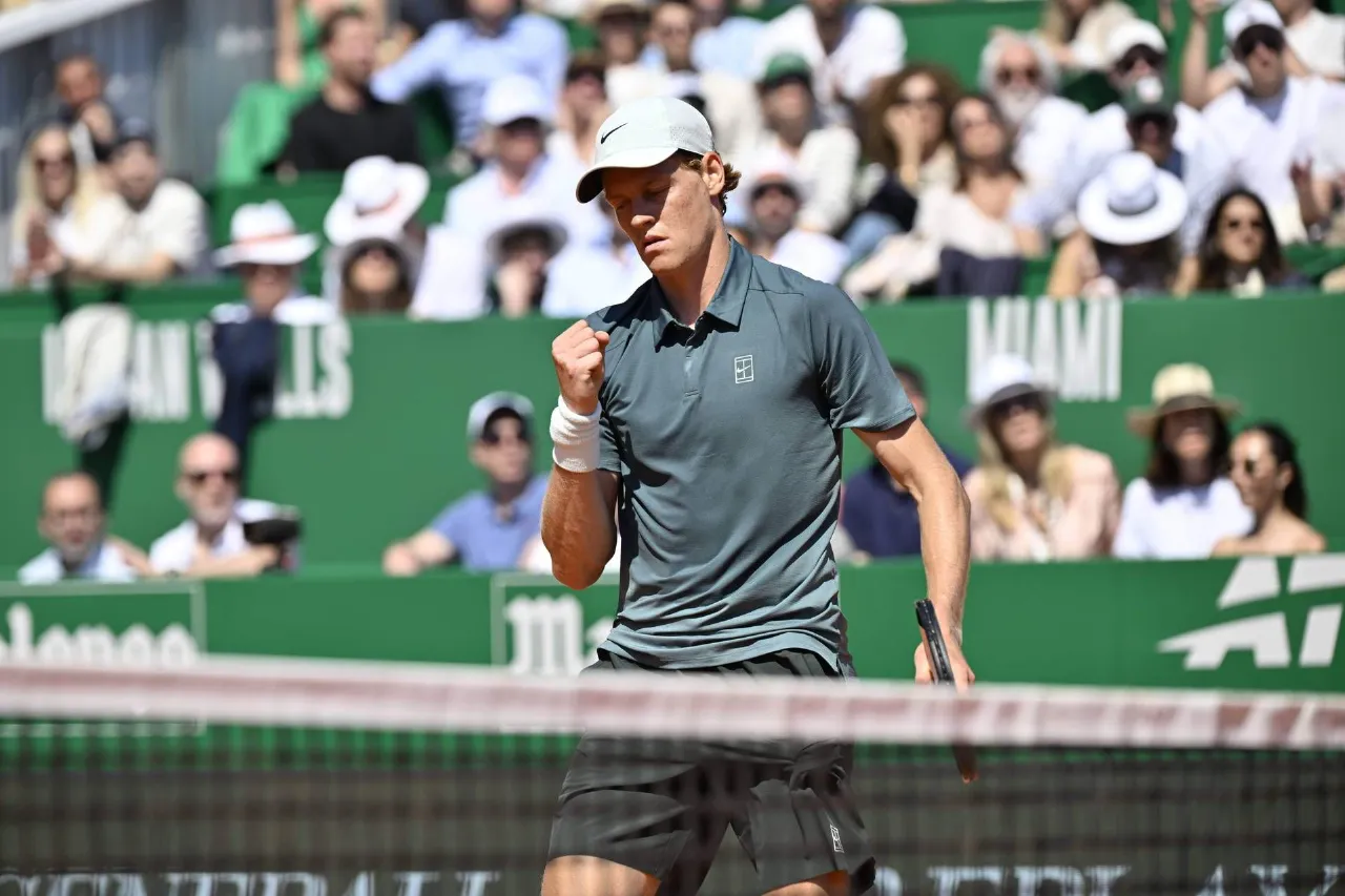 Sinner sfida Zverev a Montecarlo oggi semifinale orario precedenti e tv Sinner sfida Zverev a Montecarlo oggi semifinale orario precedenti e tv