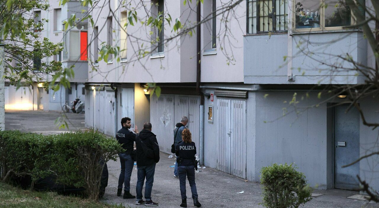 Bologna, bimbo cade da una finestra al secondo piano e muore in ospedale