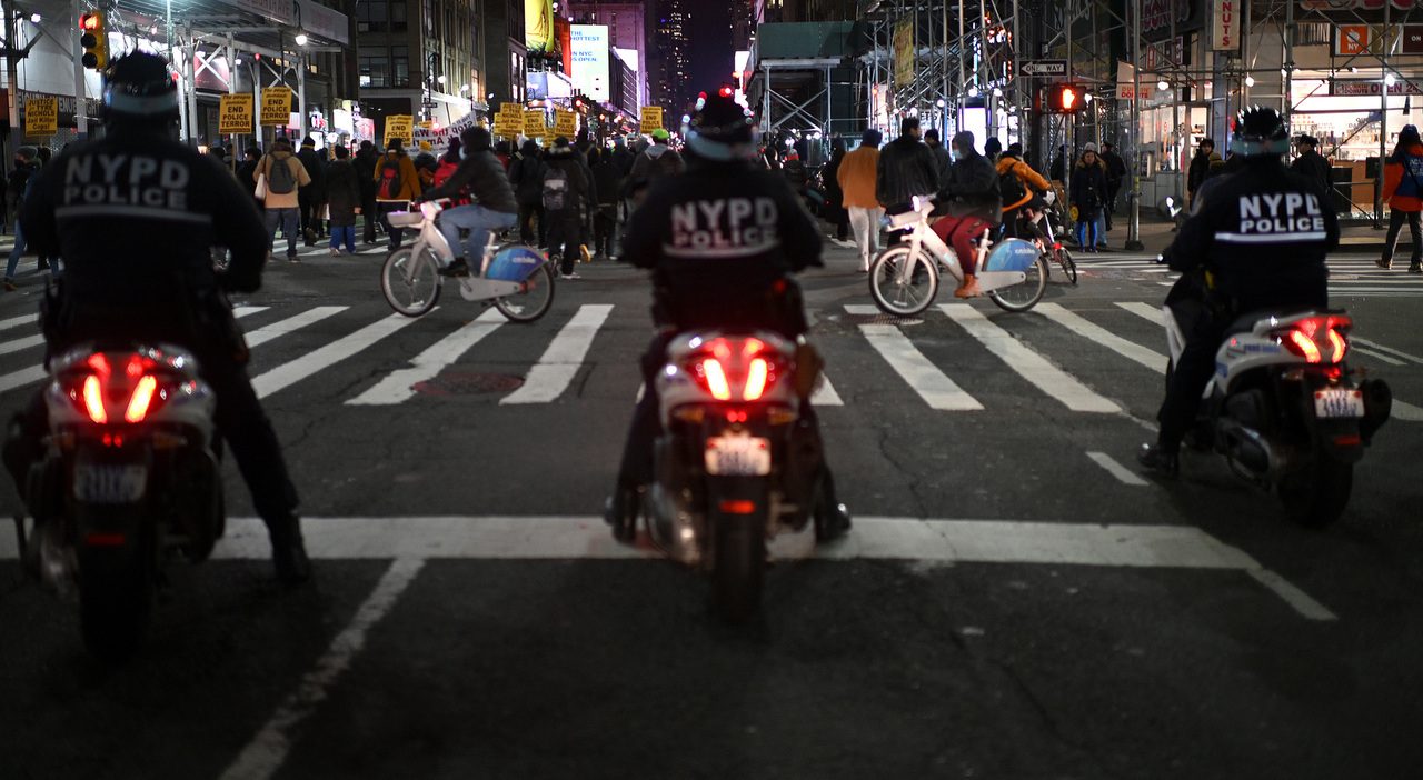 Attacco con machete a Grand Central, feriti a Manhattan e aggressore ucciso dalla polizia
