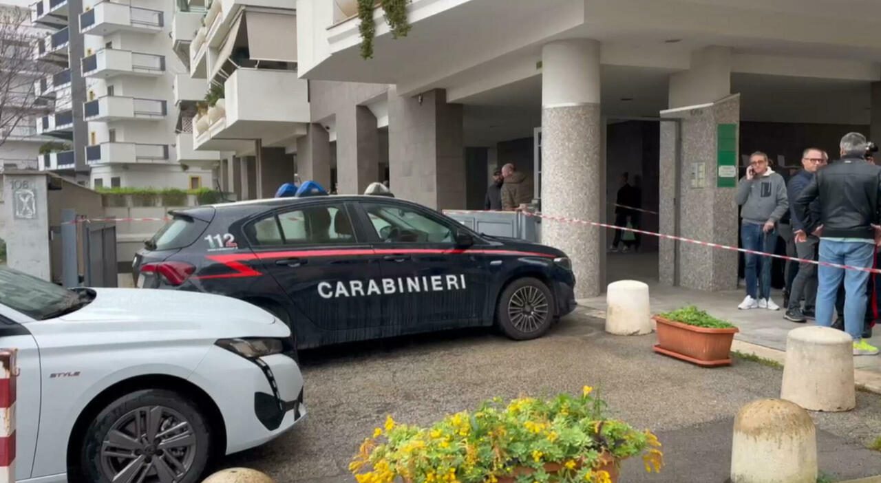 Femminicidio a Bisceglie, uomo uccide la moglie e si lancia dal balcone Femminicidio a Bisceglie, uomo uccide la moglie e si lancia dal balcone