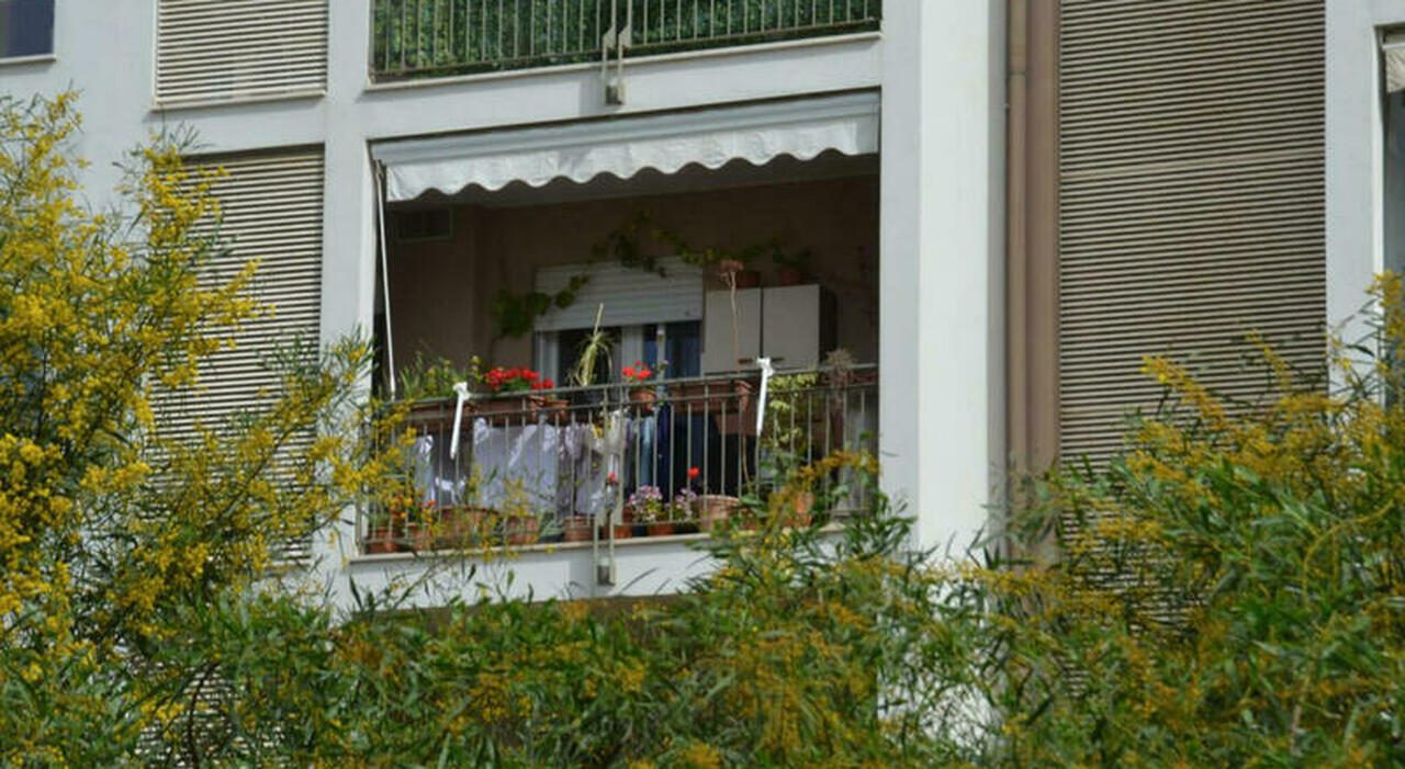 Florea Florina morta dopo la caduta dal terzo piano a Selargius, indagini su tracce di sangue in casa Florea Florina morta dopo la caduta dal terzo piano a Selargius, indagini su tracce di sangue in casa