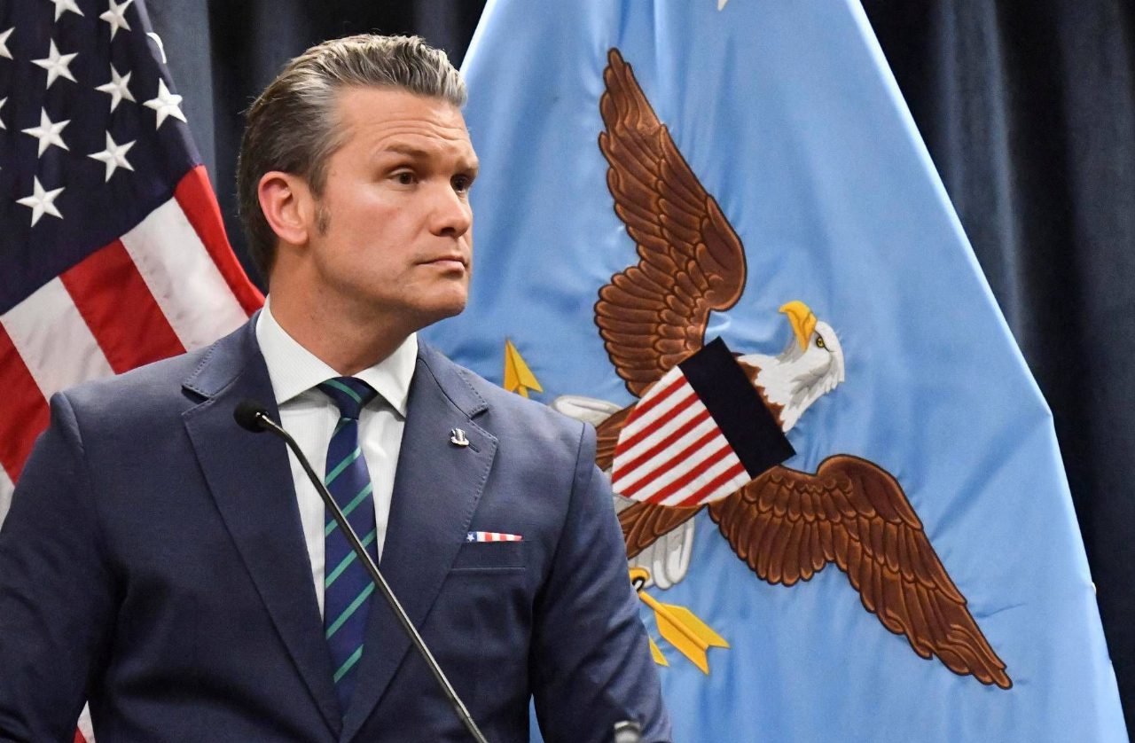 Pete Hegseth cita Pulp Fiction al posto della Bibbia al Pentagono