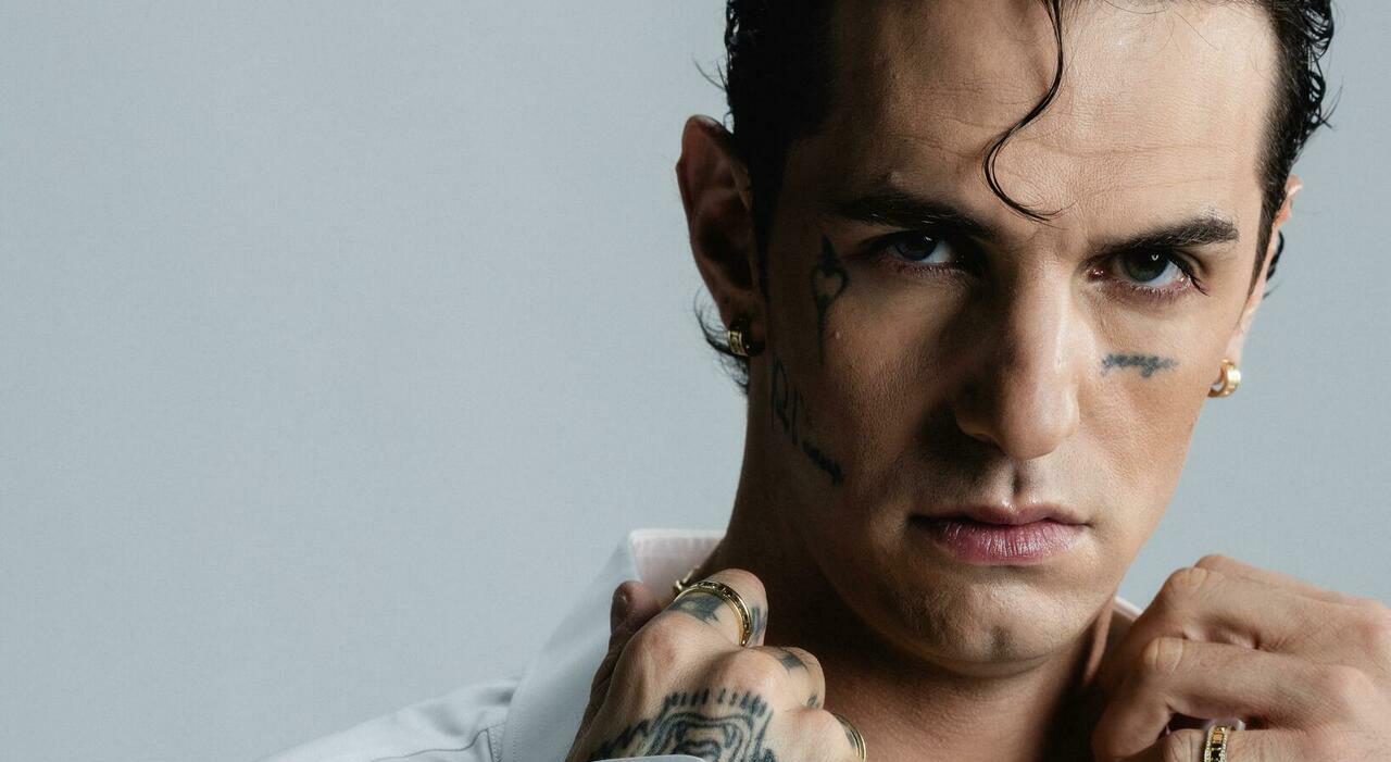 Achille Lauro torna a Fontana di Trevi e lancia Comuni immortali