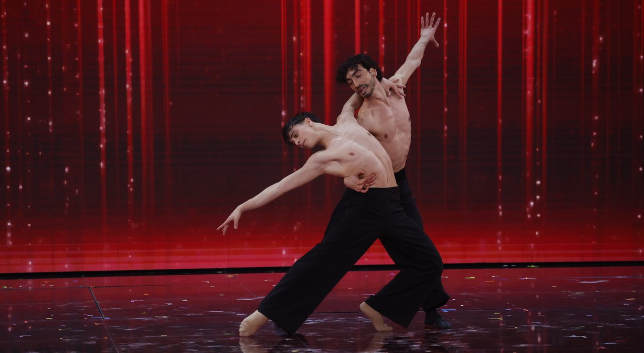 Emiliano Fiasco commuove Amici 25 con una danza intensa e il ricordo di Mister Rubino