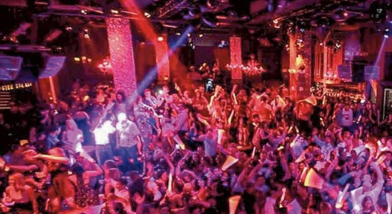 Sparatoria in discoteca a Bisceglie, morto Filippo Scavo dopo essere stato colpito al collo