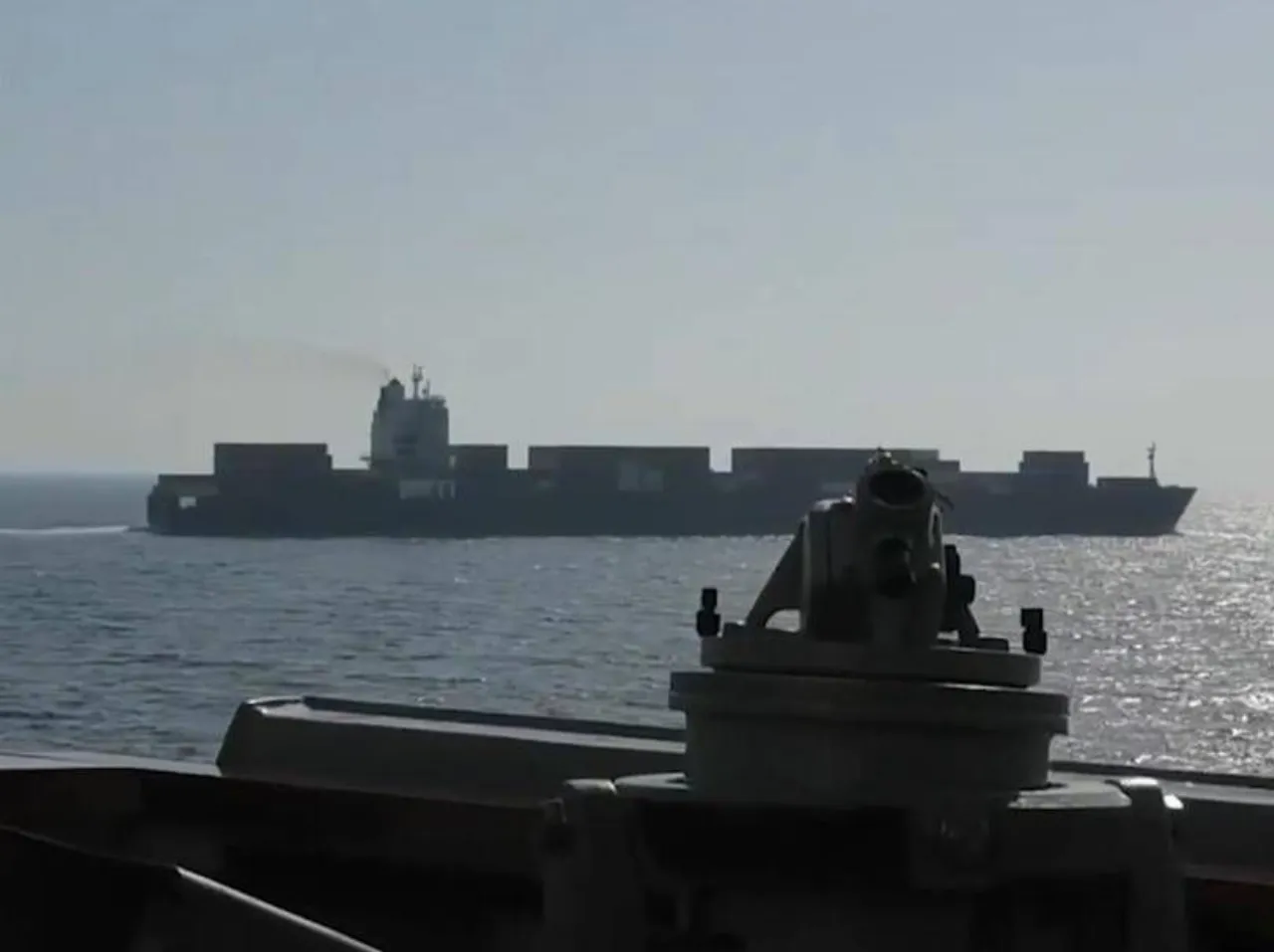Usa fermano la nave iraniana Touska nello Stretto di Hormuz, diffusi i video dell