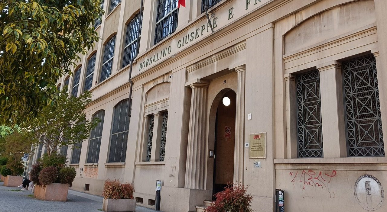 Alessandria, portinaia muore cadendo da Palazzo Borsalino all