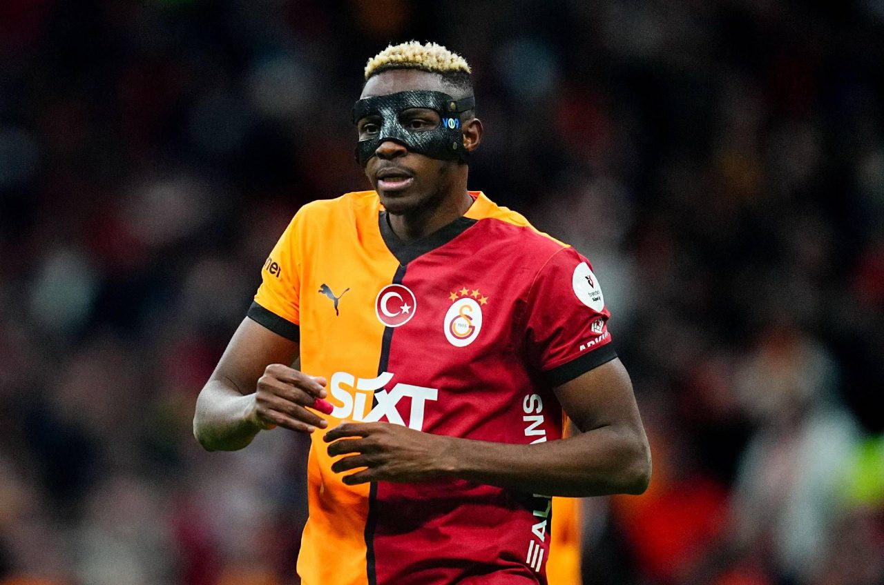 Osimhen denunciato da Mercedes per leasing non pagato e auto non restituita da 90mila euro