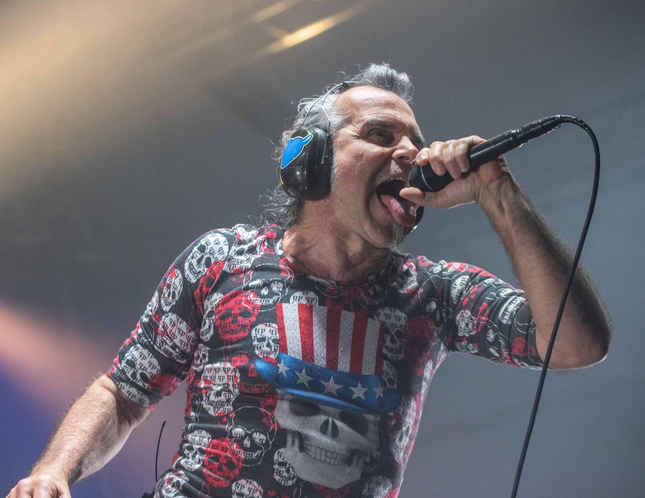 Piero Pelù al Concertone del Primo Maggio, attacchi a fascismo e guerra durante lo show con i Litfiba