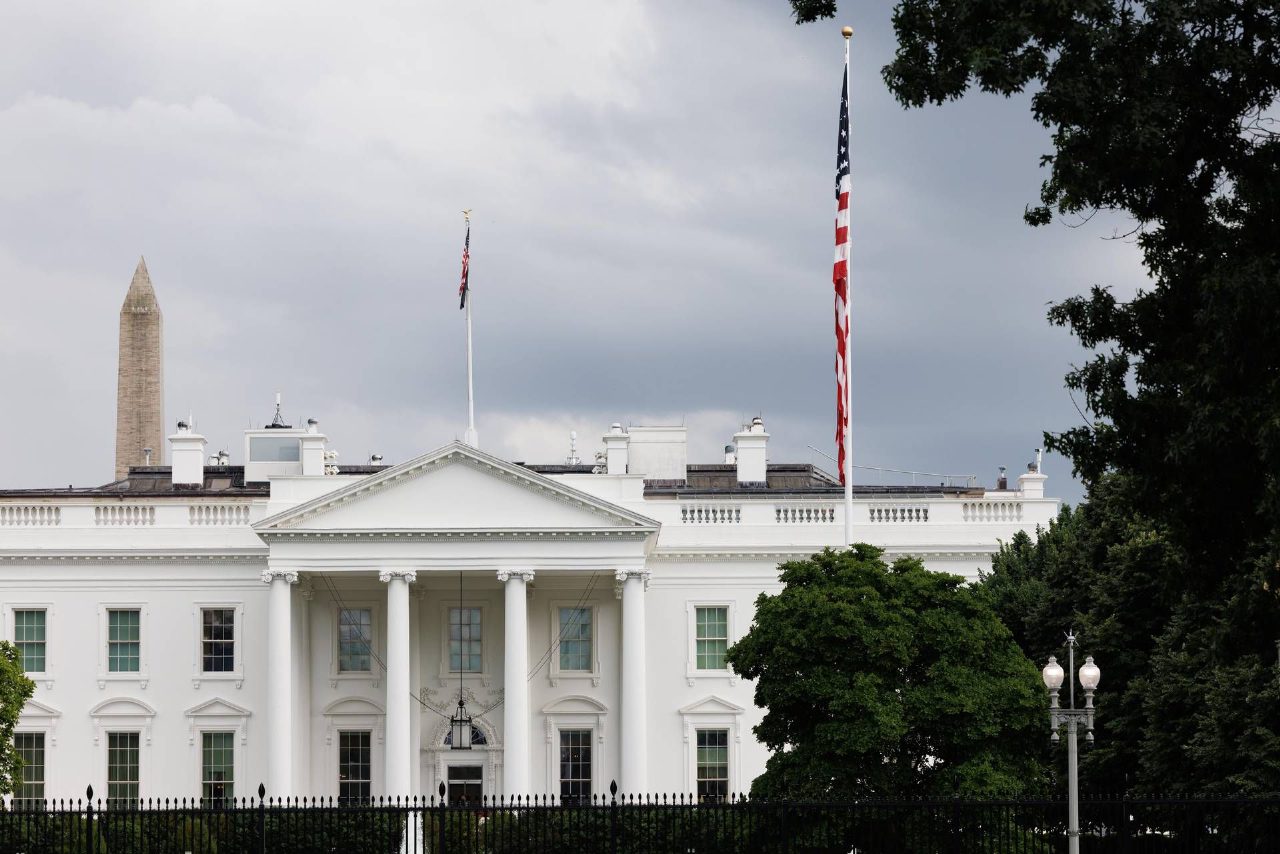 Sparatoria vicino alla Casa Bianca, uomo ferito dagli agenti durante intervento del Secret Service