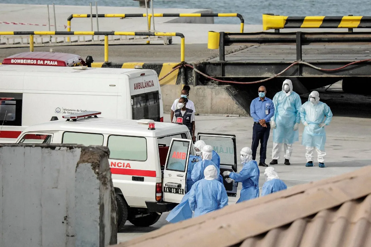 Hantavirus sulla nave Hondius, Bassetti avverte rischio diffusione dopo i viaggi dei passeggeri