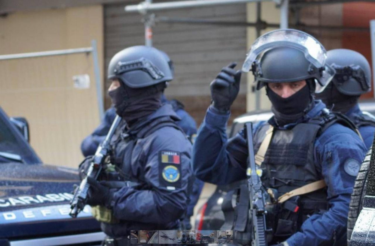Ostia, sequestri e torture per un borsone da un milione di euro: quattro arresti sul litorale romano Ostia, sequestri e torture per un borsone da un milione di euro: quattro arresti sul litorale romano