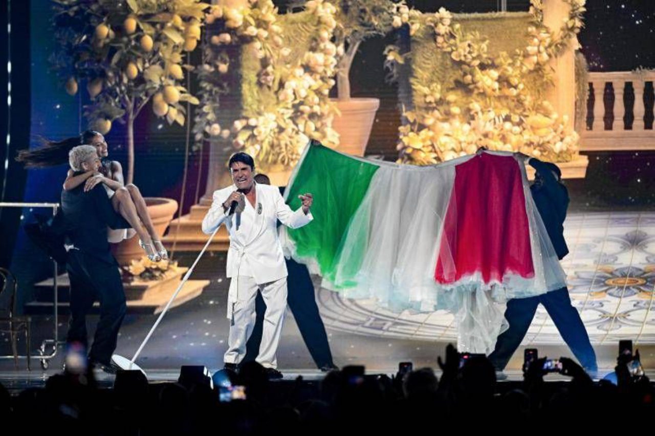 Eurovision 2026, Sal Da Vinci canta al numero 22 nella finale di Vienna
