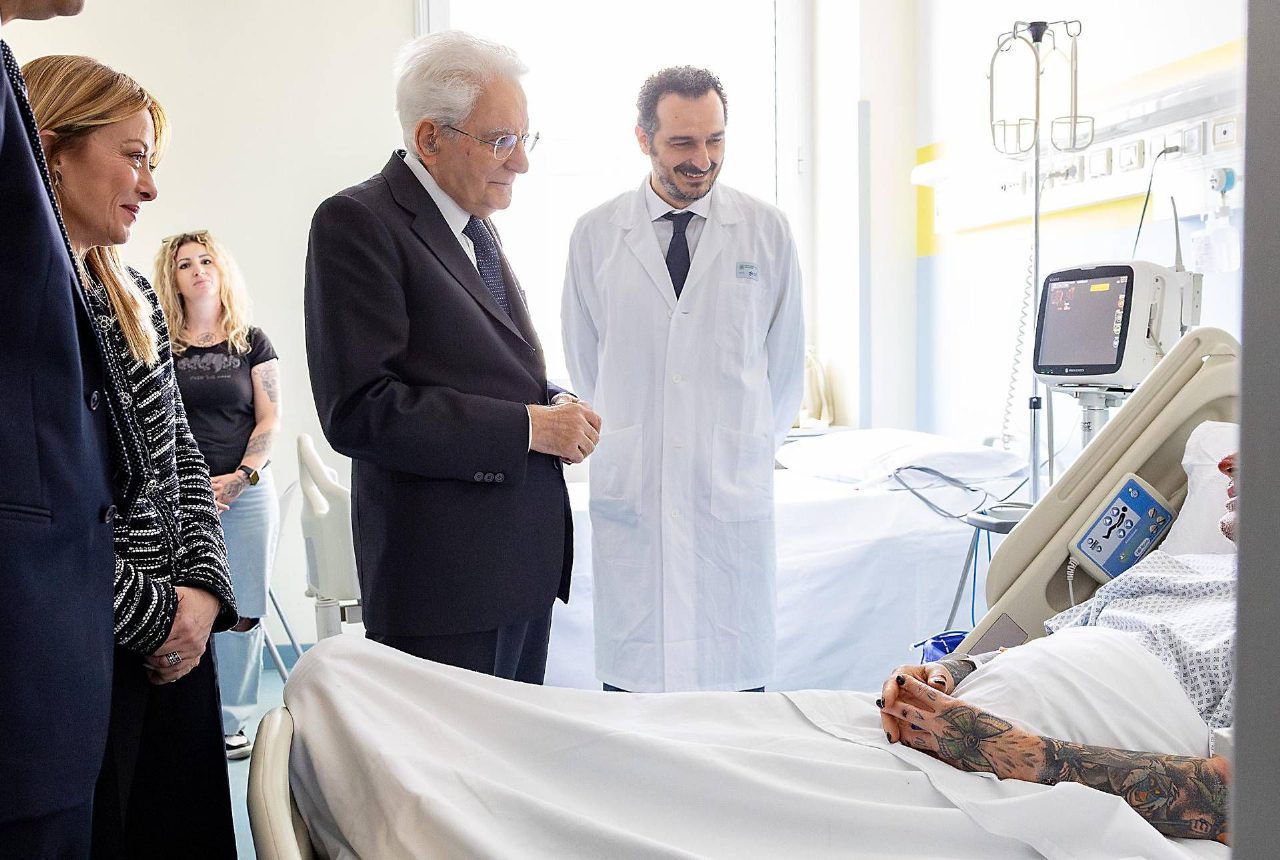Modena, Mattarella e Meloni negli ospedali dopo l